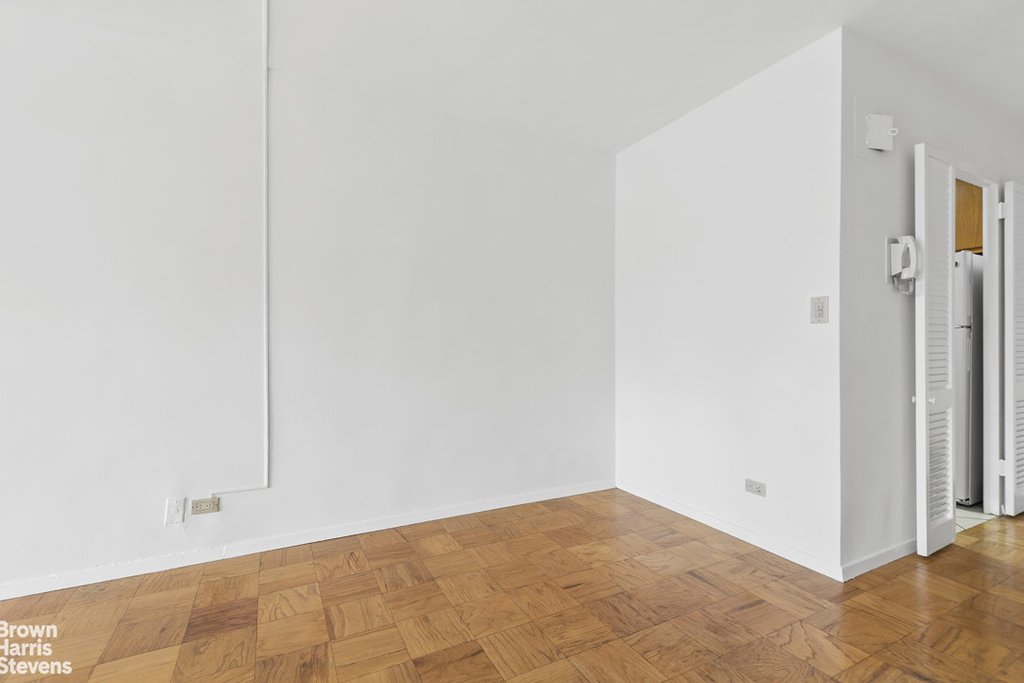 245 East 25th Street, Unit 12J photo 6