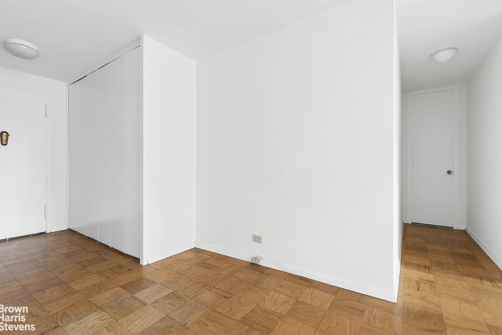 245 East 25th Street, Unit 12J photo 10