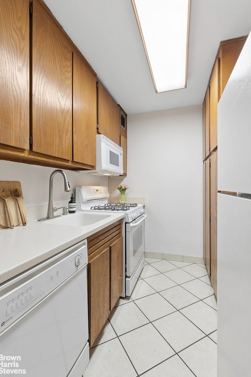 245 East 25th Street, Unit 12J photo 11
