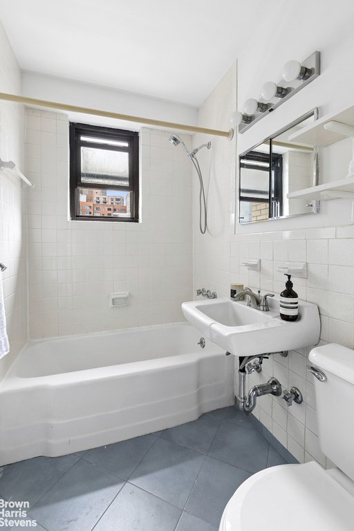 245 East 25th Street, Unit 12J photo 12