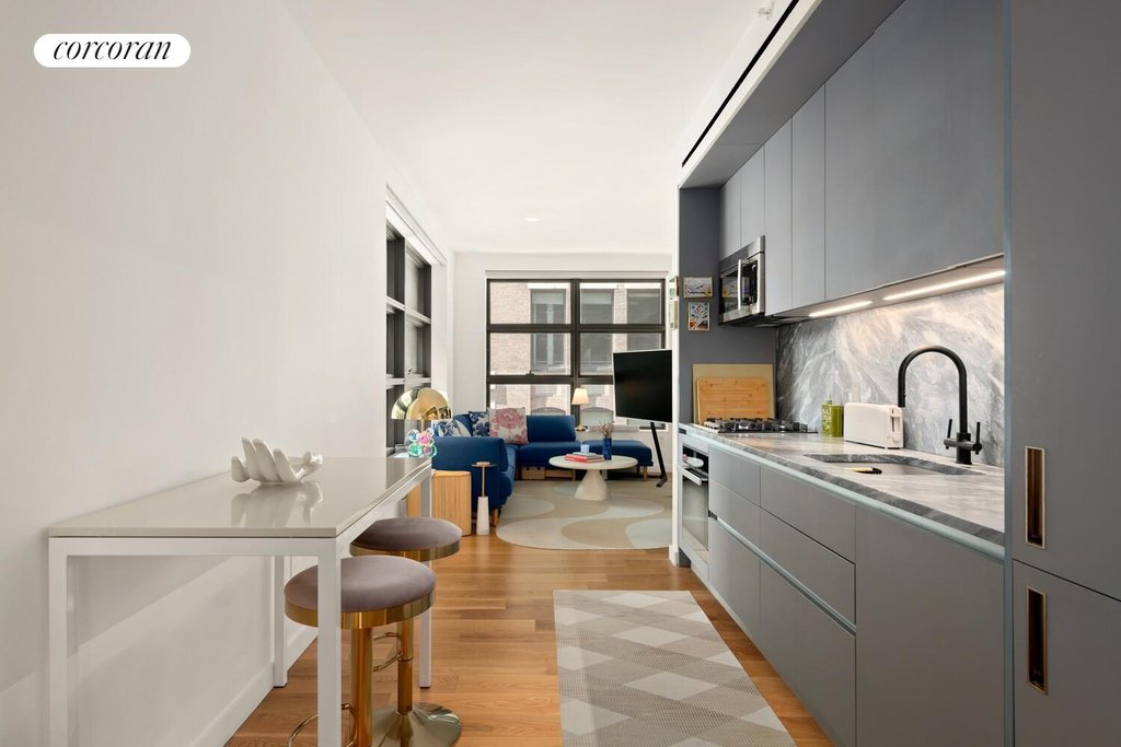 547 West 47th Street, Unit 309 photo 3