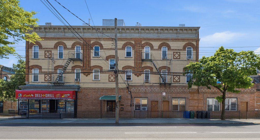 818 Onderdonk Avenue