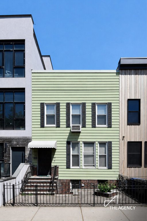 182 Russell Street