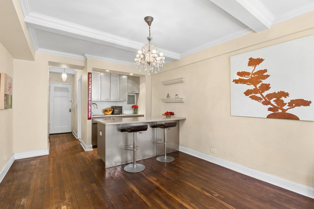 320 East 42nd Street, Unit 408 photo 2