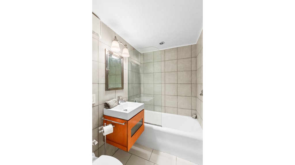 320 East 42nd Street, Unit 408 photo 7