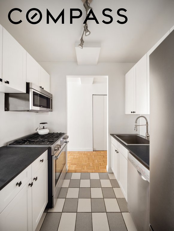 88 Greenwich Street, Unit 412 photo 2