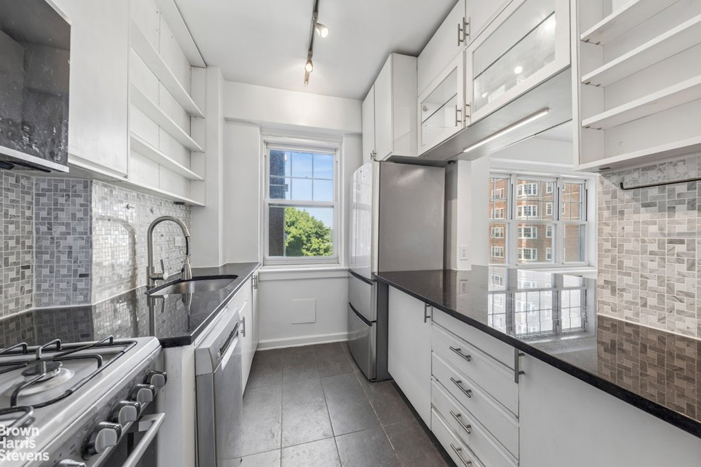 140 Cabrini Boulevard, Unit 37