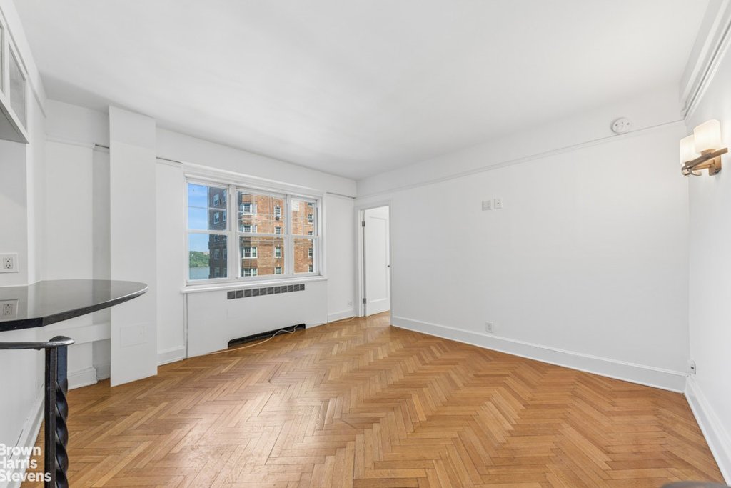 140 Cabrini Boulevard, Unit 37 photo 3