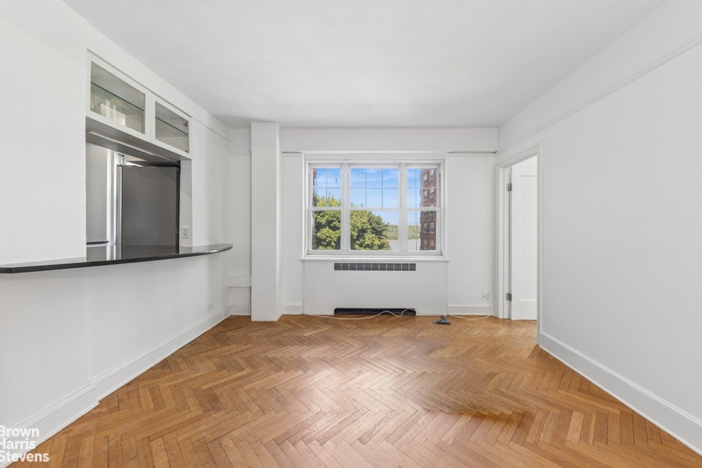 140 Cabrini Boulevard, Unit 37 photo 4