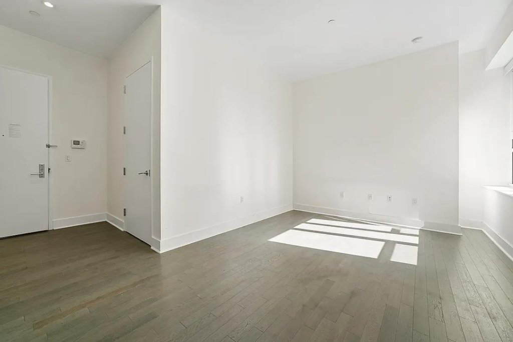 416 West 52nd Street, Unit 324 photo 3