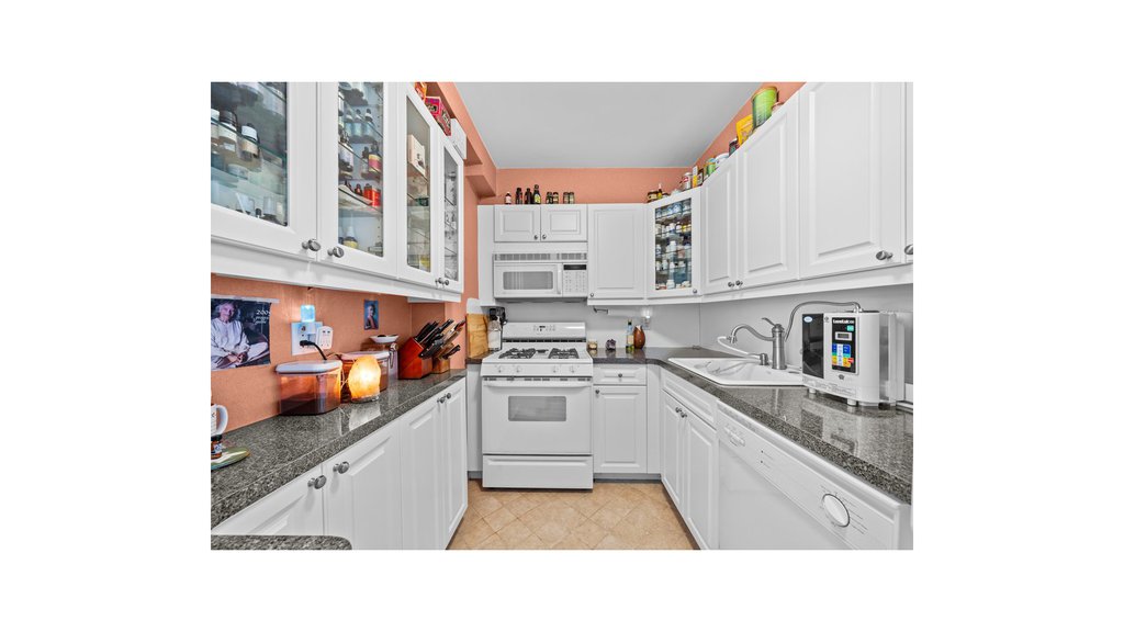 2575 Palisade Avenue, Unit 12C photo 7