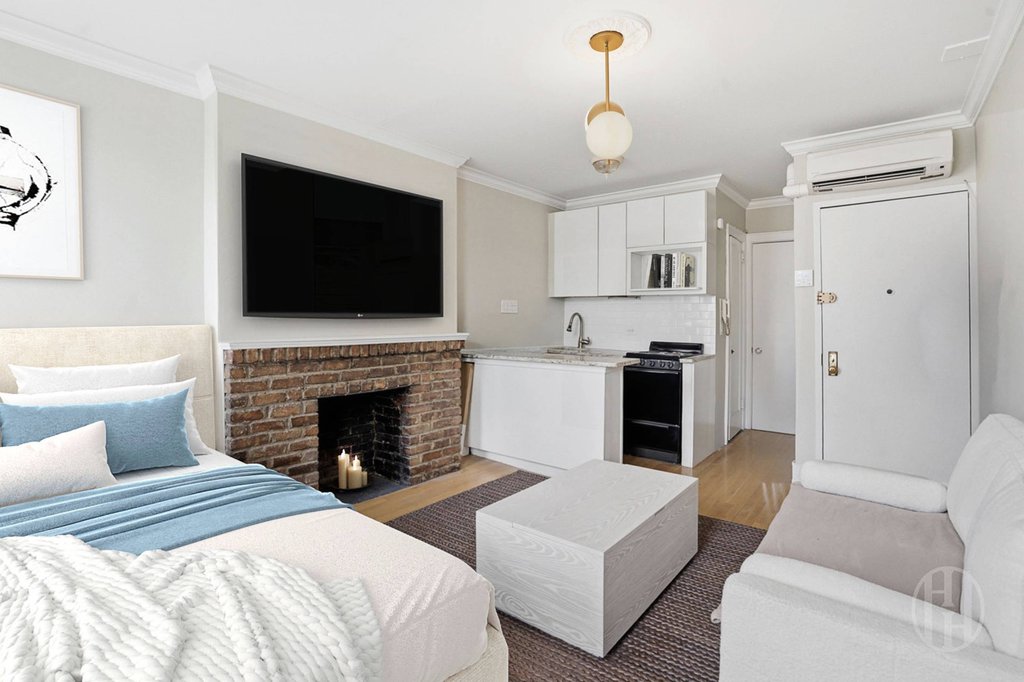354 West 12th Street, Unit 4D photo 2