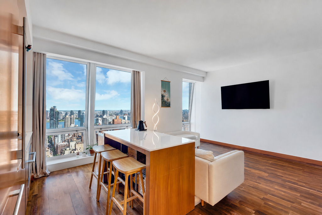400 Fifth Avenue, Unit 45B photo 2