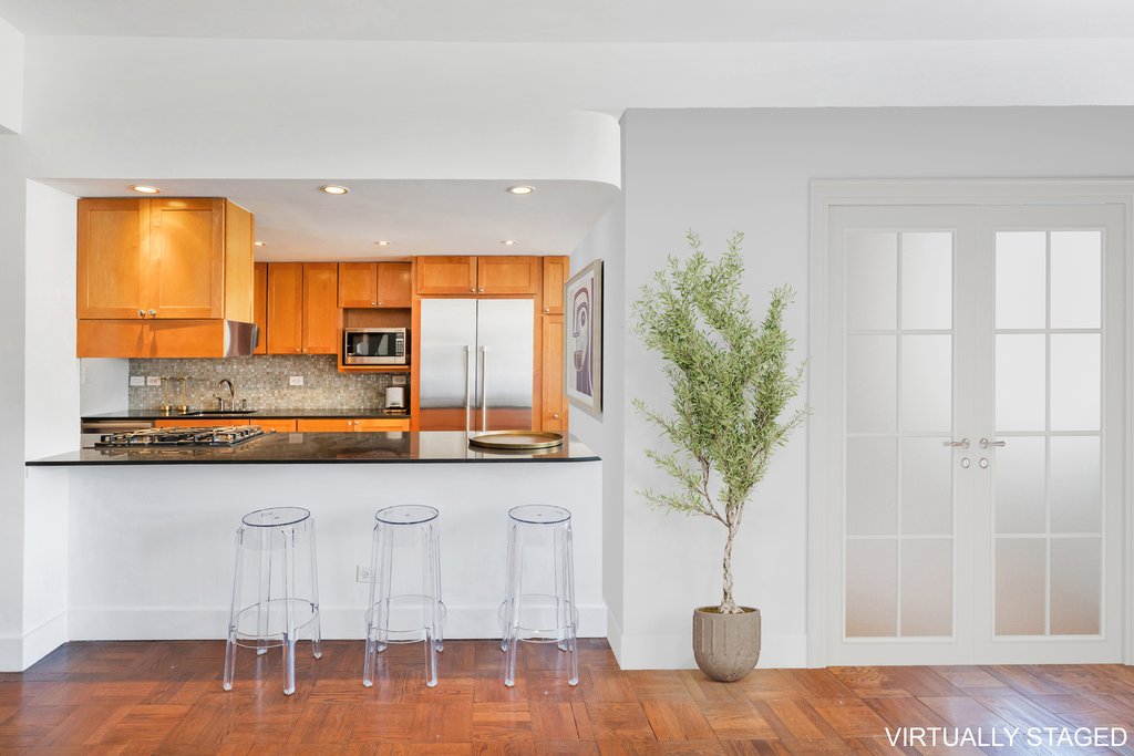 130 East 63rd Street, Unit 12B photo 3