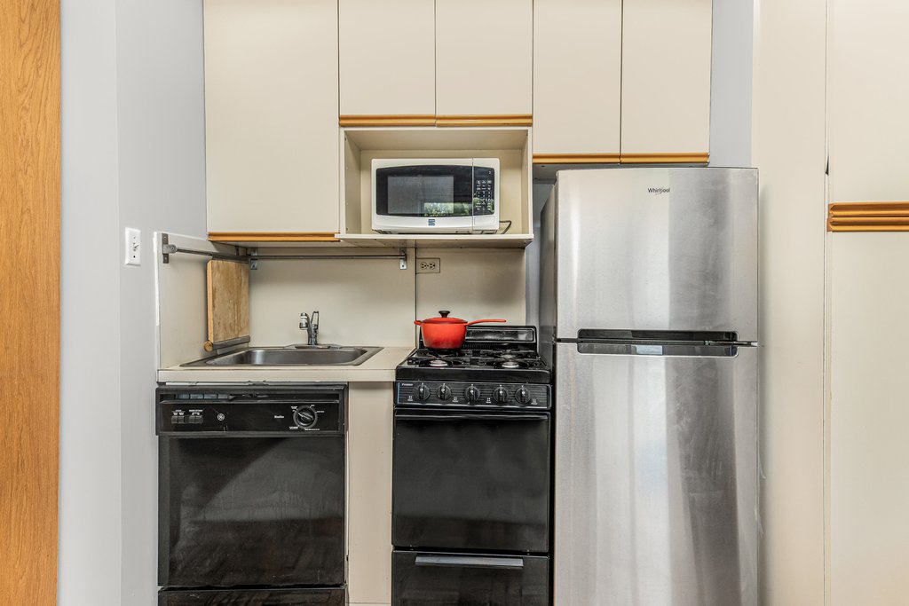 3935 Blackstone Avenue, Unit 4K photo 5
