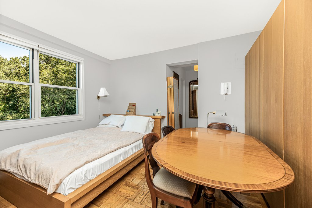 3935 Blackstone Avenue, Unit 4K photo 6