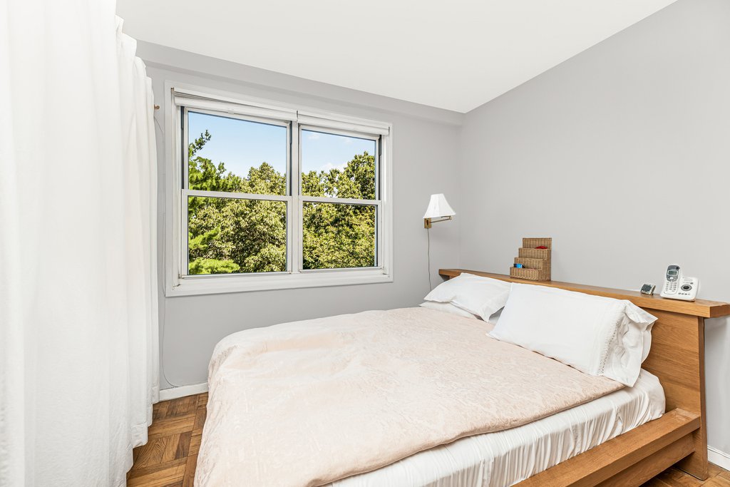 3935 Blackstone Avenue, Unit 4K photo 8