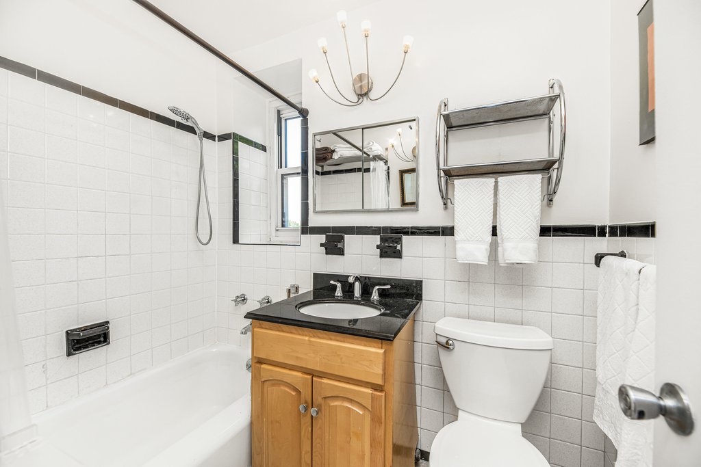 3935 Blackstone Avenue, Unit 4K photo 10