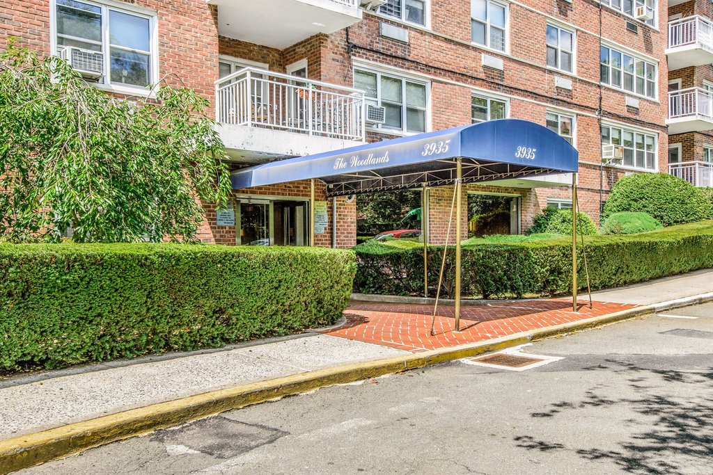 3935 Blackstone Avenue, Unit 4K photo 17