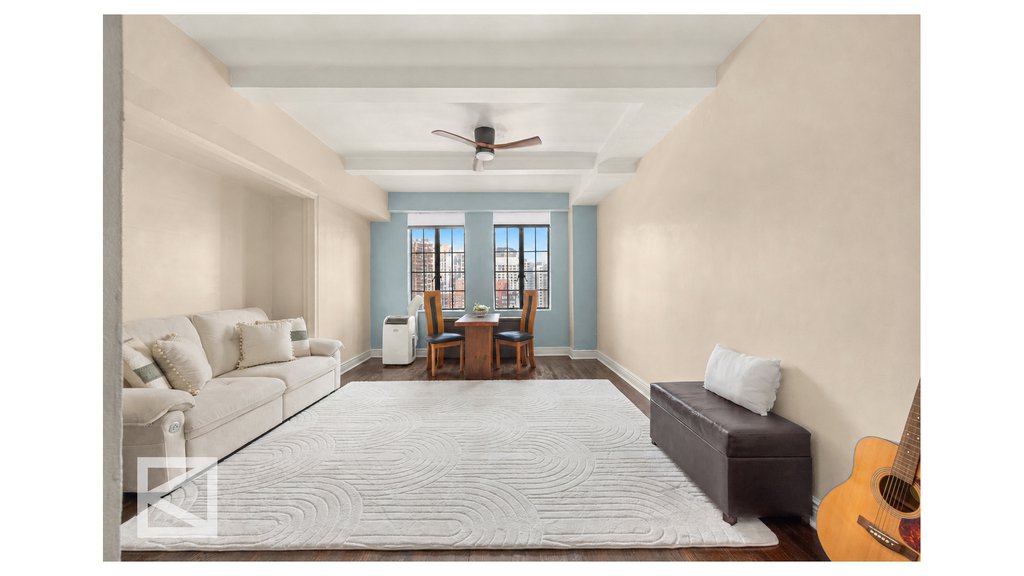 320 East 42nd Street, Unit 2403 photo 2