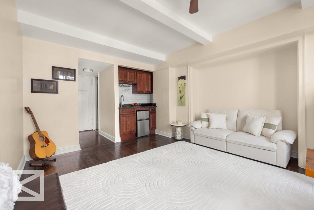 320 East 42nd Street, Unit 2403 photo 5