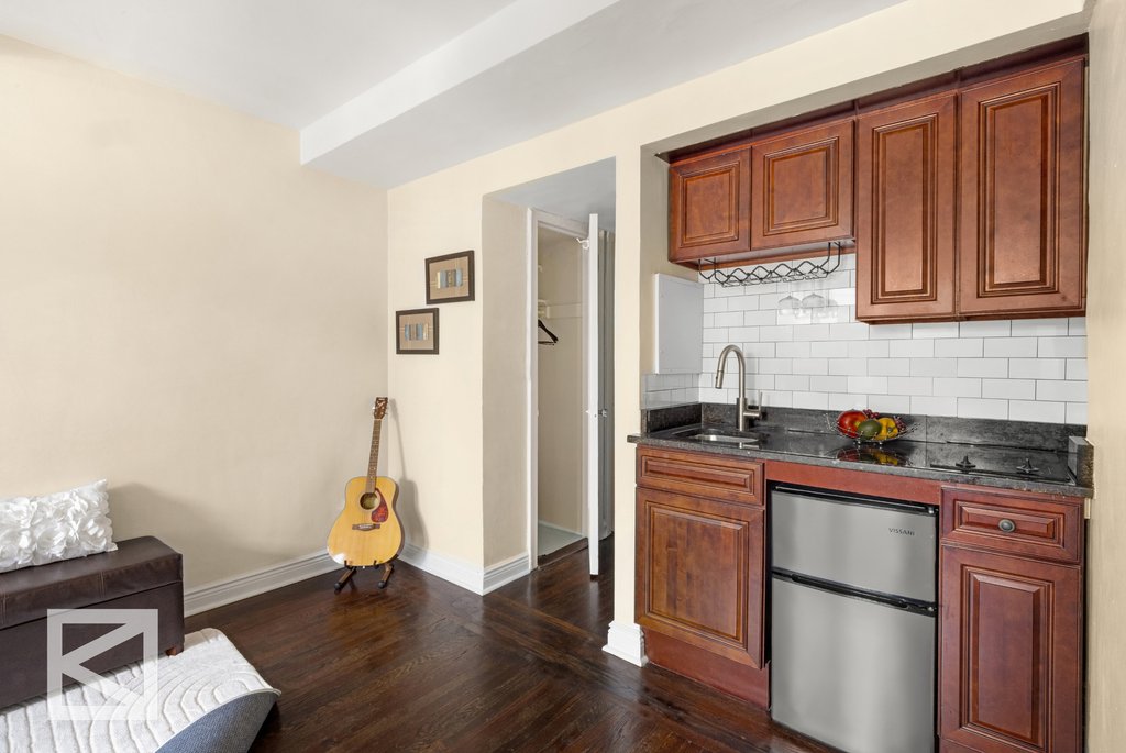 320 East 42nd Street, Unit 2403 photo 6