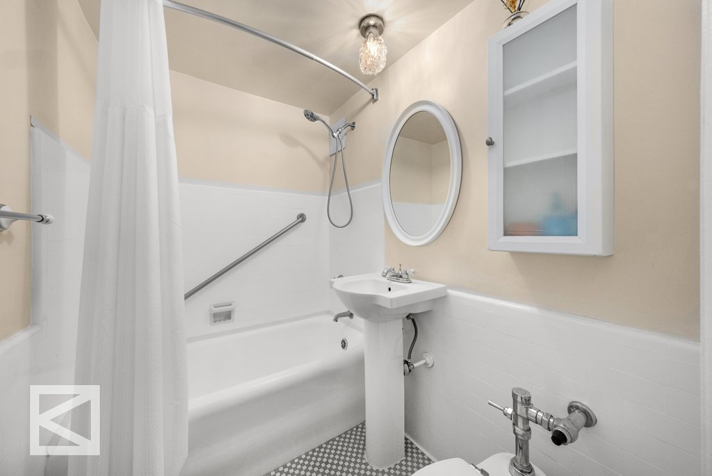 320 East 42nd Street, Unit 2403 photo 7