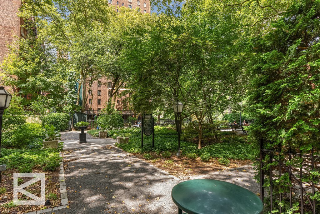 320 East 42nd Street, Unit 2403 photo 8