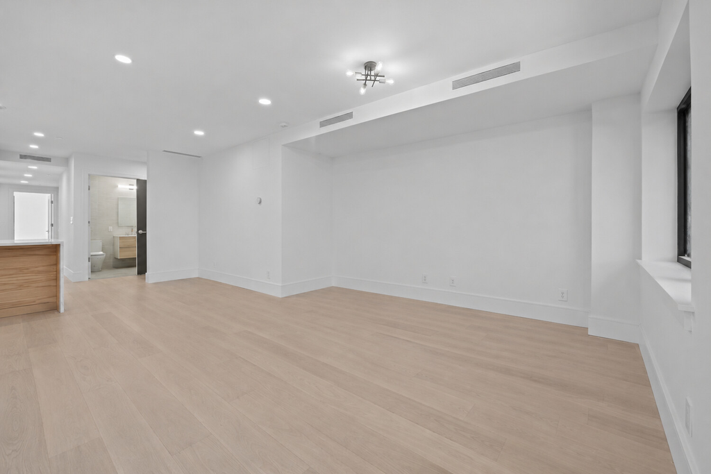 118 MADISON Street, Unit 1 photo 3