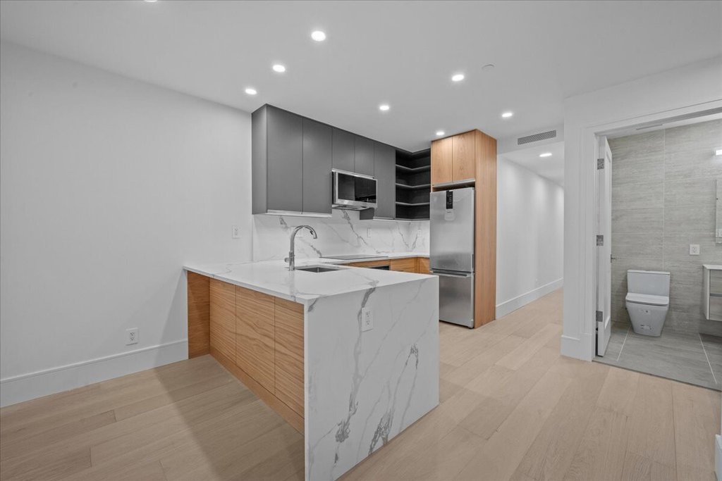 118 MADISON Street, Unit 1 photo 4