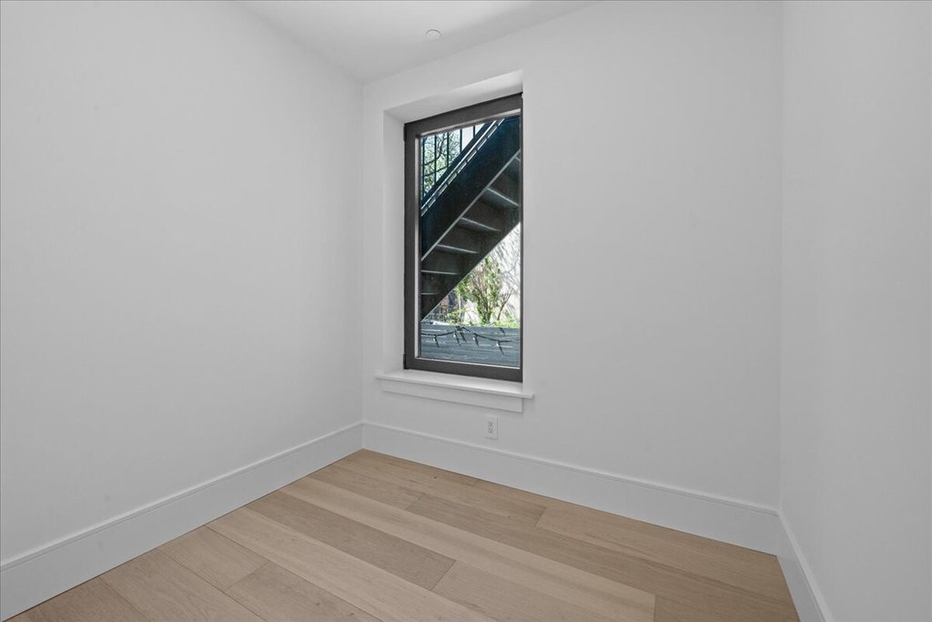 118 MADISON Street, Unit 1 photo 6