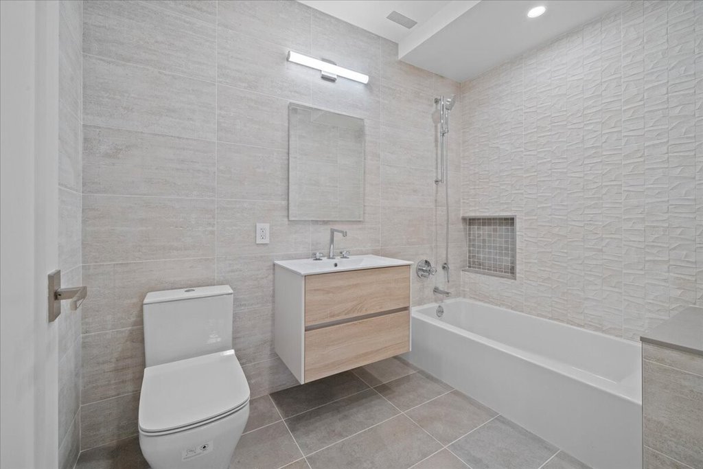 118 MADISON Street, Unit 1 photo 8