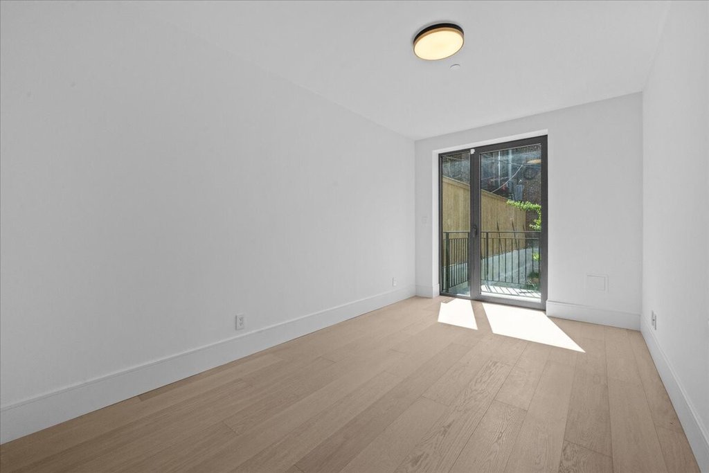 118 MADISON Street, Unit 1 photo 9