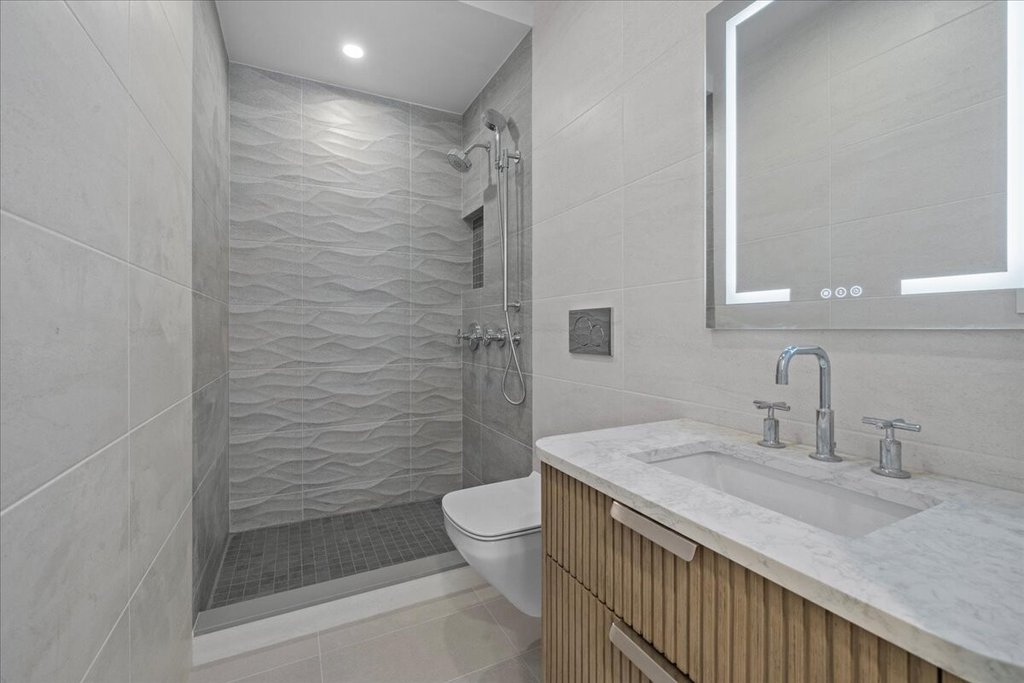 118 MADISON Street, Unit 1 photo 12