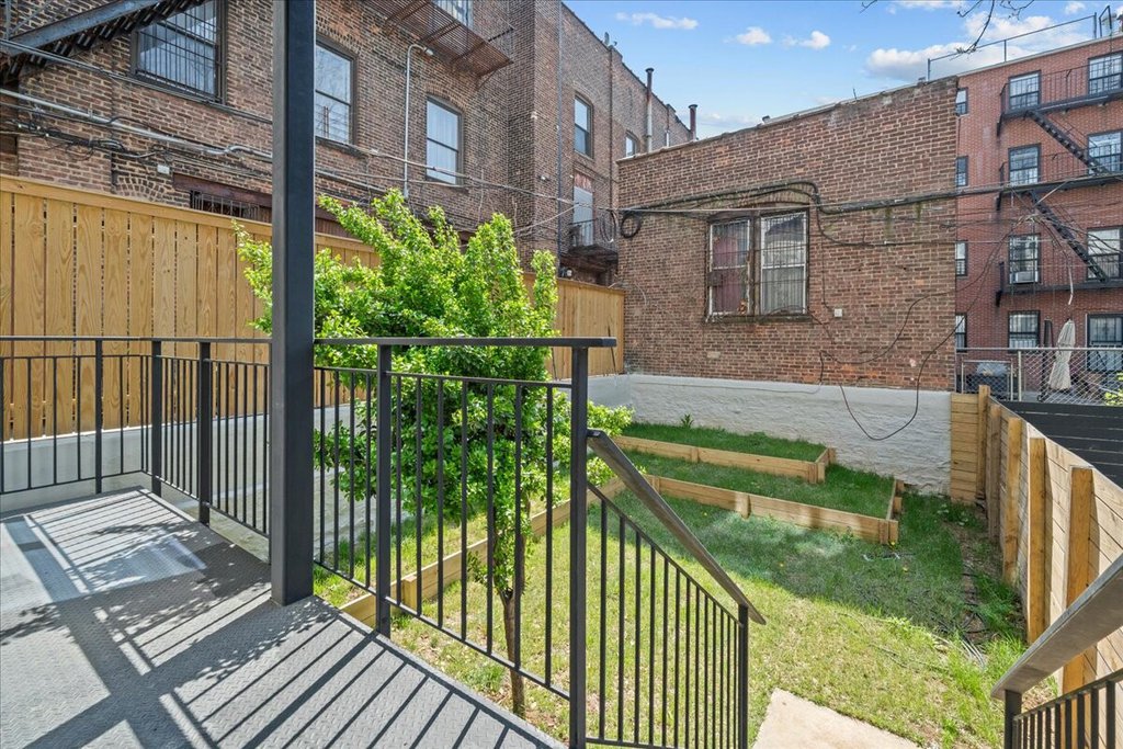118 MADISON Street, Unit 1 photo 15