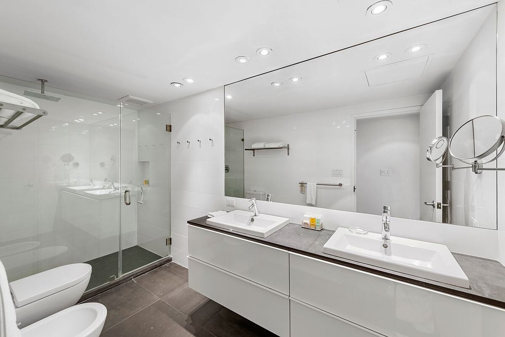 111 East 56th Street, Unit 1415 photo 6