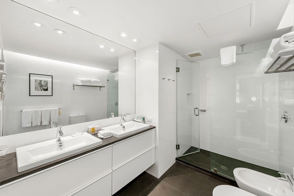 111 East 56th Street, Unit 1415 photo 16