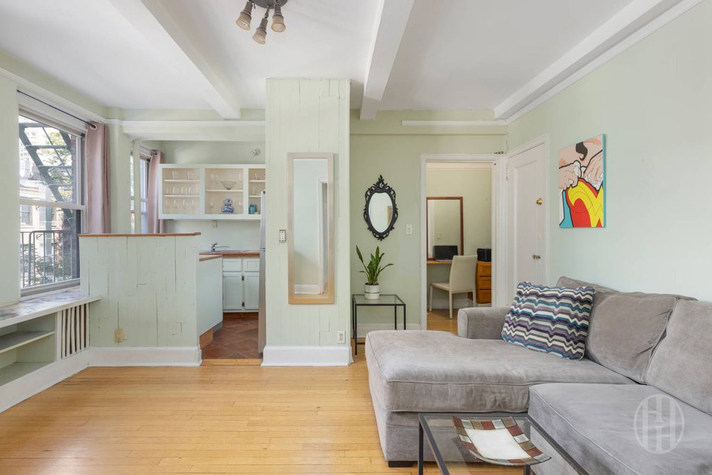 325 West 45th Street, Unit 519