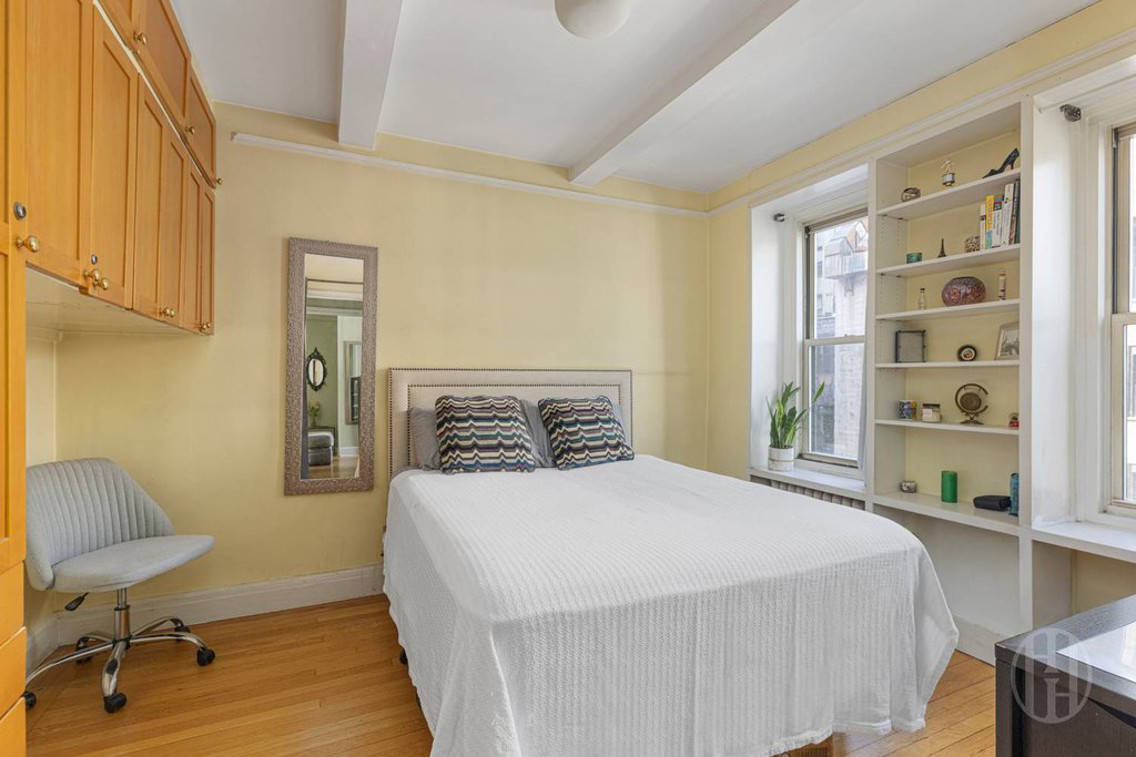 325 West 45th Street, Unit 519 photo 5