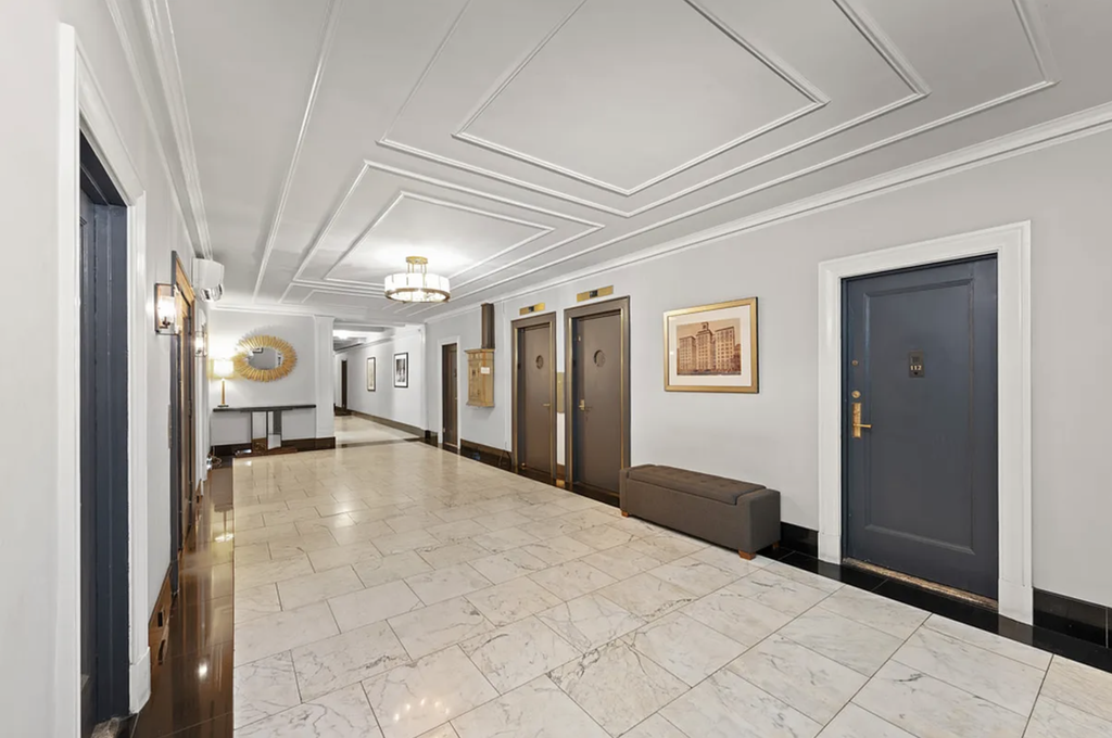 325 West 45th Street, Unit 519 photo 9