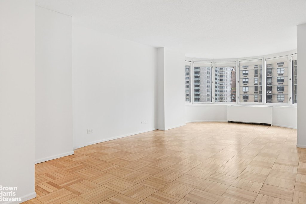 330 East 38th Street, Unit 15H photo 6