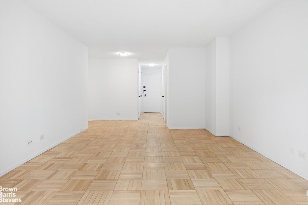330 East 38th Street, Unit 15H photo 7