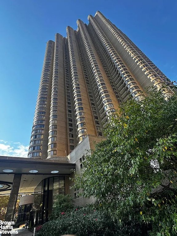 330 East 38th Street, Unit 15H photo 8