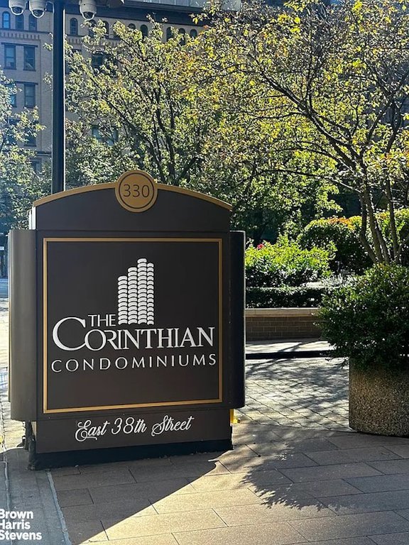 330 East 38th Street, Unit 15H photo 9