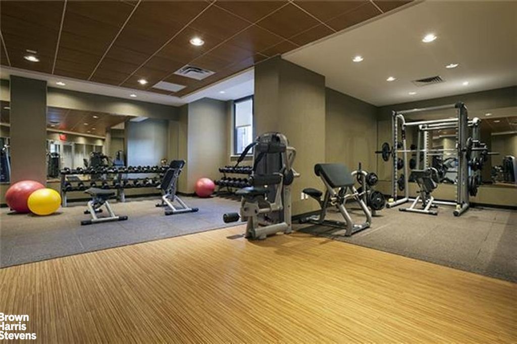 330 East 38th Street, Unit 15H photo 11