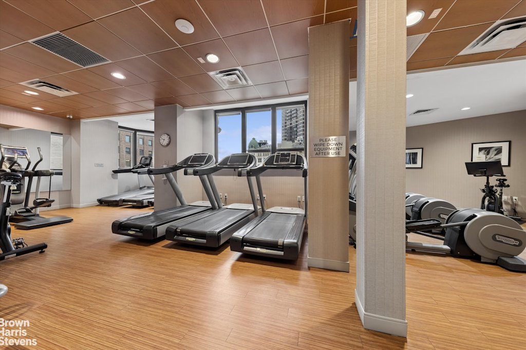 330 East 38th Street, Unit 15H photo 13