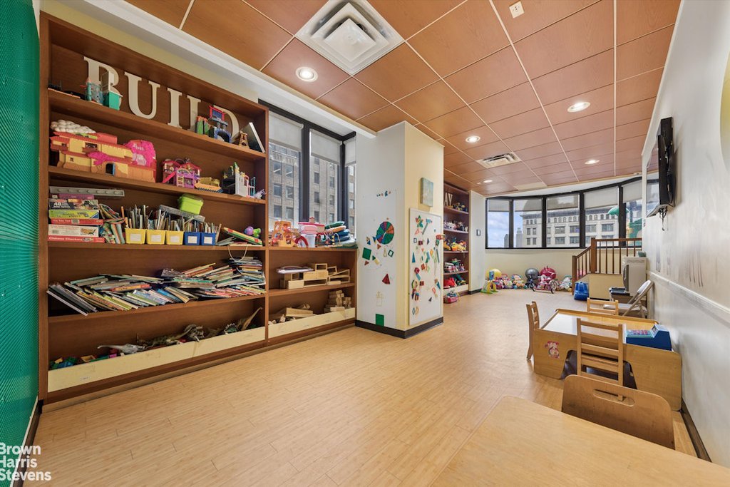 330 East 38th Street, Unit 15H photo 17