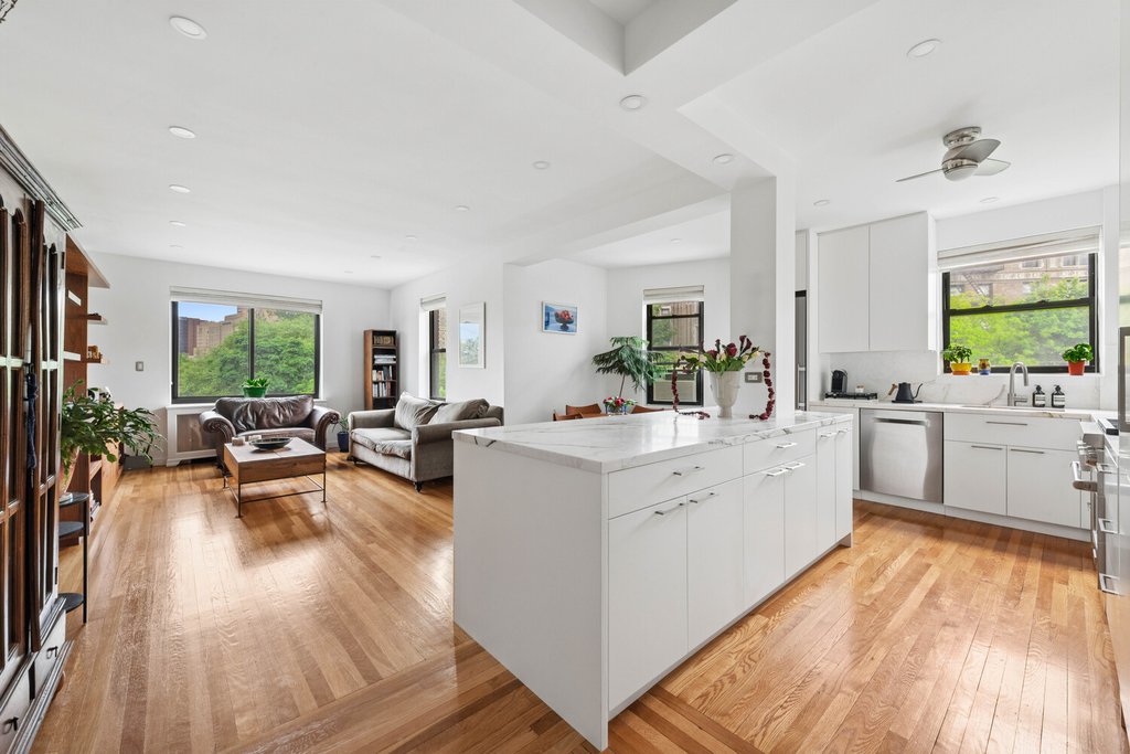 159-34 Riverside Drive West, Unit 6B photo 2