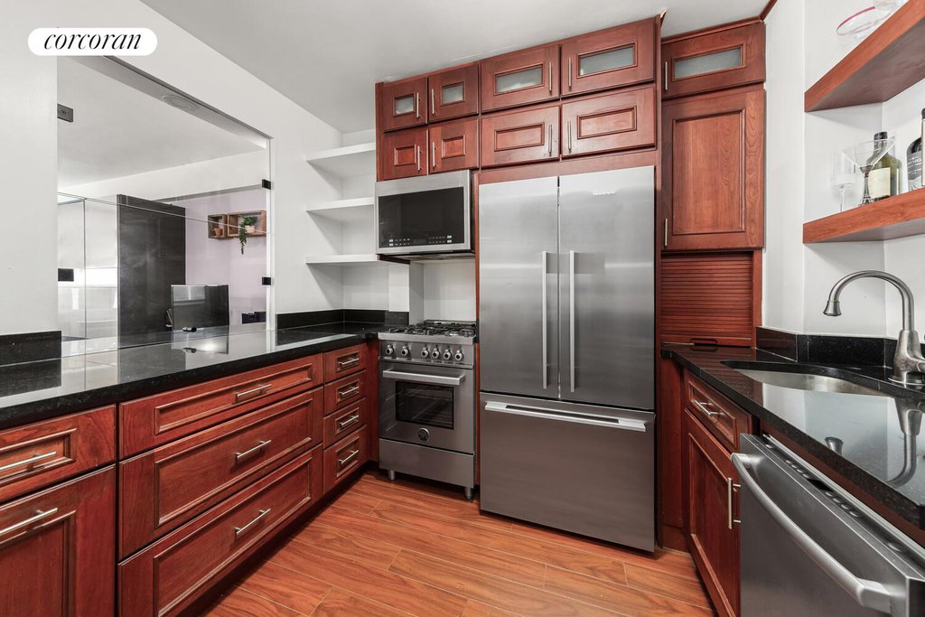 153 East 57th Street, Unit 8C photo 3