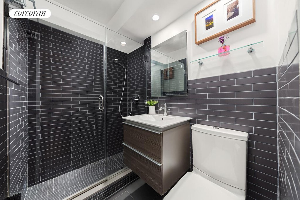 153 East 57th Street, Unit 8C photo 4